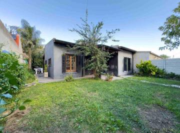 Casa · 82m² · 3 Ambientes · 1 Cochera · Casa en Venta Longchamps