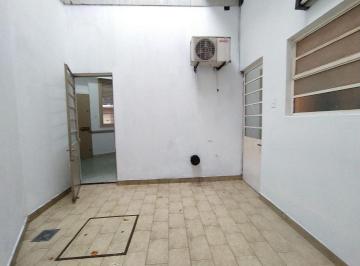 PH · 50m² · 2 Ambientes · PH de 3 Amb. Al Frente con Patio! Sin Expensas!