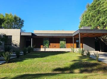 Casa · 240m² · 4 Ambientes · Casa Chalet en Venta en Carmel Cc, Pilar, G. B. a. Zona Norte