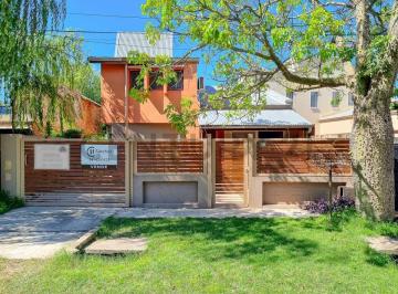 Casa · 150m² · 5 Ambientes · 1 Cochera · Casa 3 Dorm., Pileta, Funes