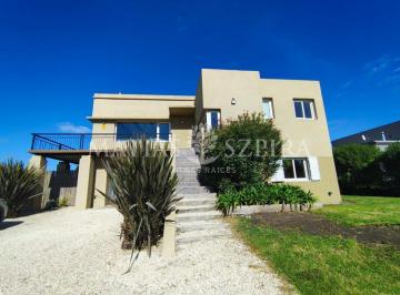 Casa · 206m² · 5 Ambientes · 4 Cocheras · Casa en Venta en El Golf Club de Miramar