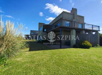Casa · 206m² · 5 Ambientes · 4 Cocheras · Casa en Venta en El Golf Club de Miramar