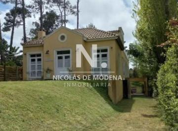 Foto1 · En Venta de 4 Dorm. en La Barra con Piscina, Parrilla y Jardín.