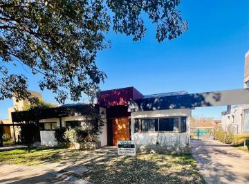 Casa · 211m² · 10 Ambientes · Oportunidad Solares de San Alfonso Venta 2 Dorm