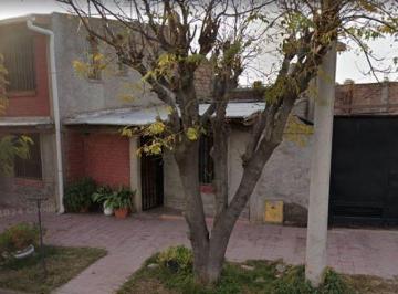 Casa · 60m² · 3 Ambientes · 1 Cochera · Venta de Casa a Reciclar en Guaymallen