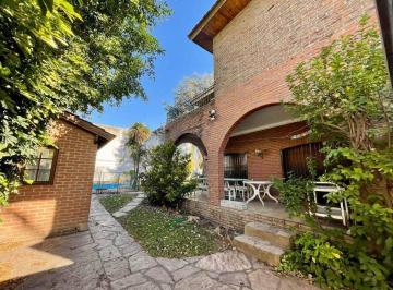 Casa · 400m² · 6 Ambientes · 3 Cocheras · Venta Casa 4 Amb Moron Piscina Lote 800 m Apto Cred