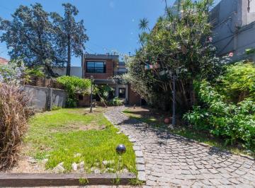 Casa · 328m² · 7 Ambientes · Venta Casa 7 Ambientes C/jardin Ideal 2 Familias!