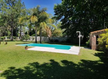 Casa · 210m² · 5 Ambientes · 2 Cocheras · Venta de Casa en Colastiné N. con Gran Forestación