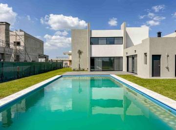 Casa · 250m² · 5 Ambientes · 2 Cocheras · Casa 5 Ambientes con Pileta en Terralagos