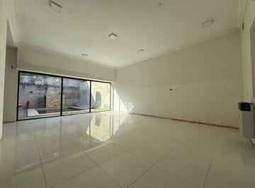 Casa · 221m² · 5 Ambientes · 1 Cochera · Casa de Estilo en Barrio Fomento 9 de Julio