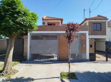 Casa · 117m² · 4 Ambientes · 2 Cocheras · Venta Duplex 3 Dorm | Lejos de Buenos Aires