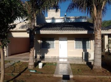 Casa · 176m² · 3 Ambientes · 1 Cochera · Venta de Casa 2 Dorm. Villa Esquiu C/ Pileta