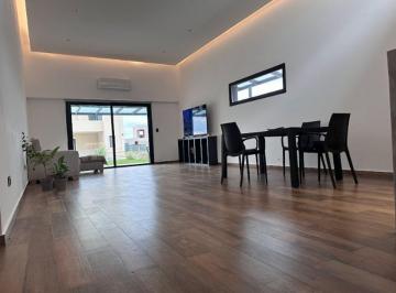 Casa · 140m² · 4 Ambientes · 2 Cocheras · Venta 3 Dorm. Todo en Planta Baja