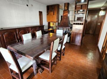 Casa · 320m² · 8 Ambientes · 1 Cochera · Venta Casa 3 Dorm. con Quincho en Vg Gálvez