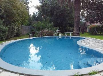Casa · 250m² · 4 Ambientes · 3 Cocheras · Venta Casa 4 Amb + Dpto 2 Amb + Pileta - Permuta.