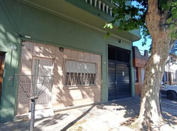 Casa · 220m² · 7 Ambientes · 3 Cocheras · Casa 7 Amb. Venta Villa Lynch con Galpón Al Fondo