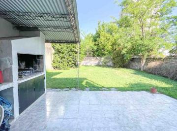 Casa · 138m² · 7 Ambientes · 2 Cocheras · Casa en Venta en Pergamino con Patio