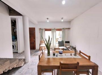 PH · 80m² · 6 Ambientes · Venta PH Tipo Casa 6 Ambientes C/ Patio Avellaneda