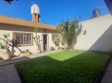 Casa · 110m² · 3 Ambientes · 1 Cochera · Casa en Venta Apto Credito Pablo Podesta 3 Amb.