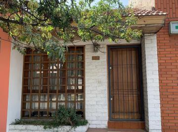 Casa · 71m² · 6 Ambientes · 1 Cochera · Hermosa Casa Sobre Calle Lavalleja Dorrego