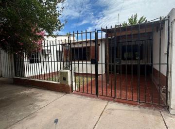 Casa · 222m² · 5 Ambientes · 1 Cochera · Se Vende Casa en Palmira en Excelente Estado