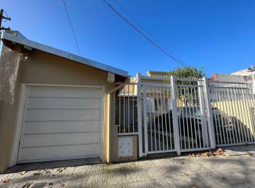 Casa · 150m² · 3 Ambientes · 2 Cocheras · San Nicolás 6200, Wilde ¡Casa de 3 Ambientes en Venta!