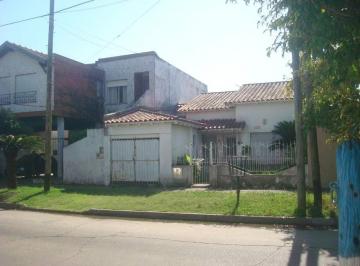 Casa · 130m² · 3 Ambientes · 1 Cochera · Carlos Calvo 2800, Remedios de Escalada ¡Casa 3 Ambientes en Venta!