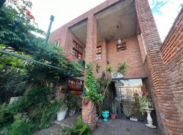 Casa · 205m² · 4 Ambientes · Lartigau 500, Wilde ¡Espectacular Casa de 4 Ambientes en Venta!