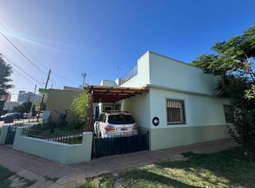 Casa · 80m² · 4 Ambientes · 1 Cochera · Bolivar 6398, Wilde ¡Casa de 4 Ambientes a La Venta!