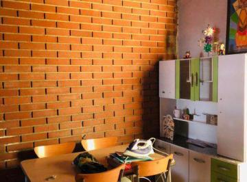 Casa · 195m² · 4 Ambientes · 1 Cochera · Belgrano 4300, Wilde ¡Amplia Casa de 4 Ambientes en Venta, Sobre Av! ¡Ideal Emprendimiento!
