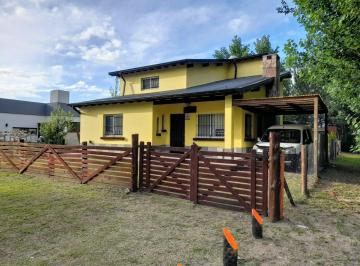 Casa · 200m² · 4 Ambientes · Casa de Cuatro Ambientes en Venta en Costa del Este, Costa Atlantica