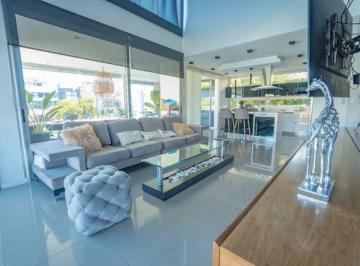 Casa · 344m² · 4 Ambientes · 3 Cocheras · Excelente Casa a La Venta en El Nuevo Quilmes
