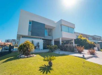 Casa · 344m² · 4 Ambientes · 3 Cocheras · Excelente Casa a La Venta en El Nuevo Quilmes