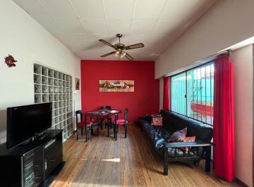 PH · 70m² · 3 Ambientes · PH de Tres Ambientes con Patio en Venta en Avellaneda