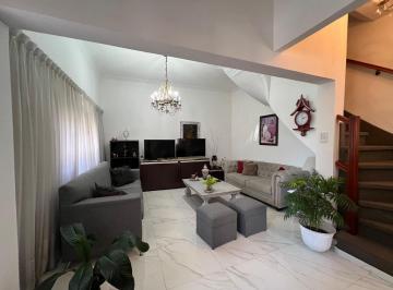 PH · 118m² · 3 Ambientes · PH de Tres Ambientes con Terraza a La Venta en Sarandi