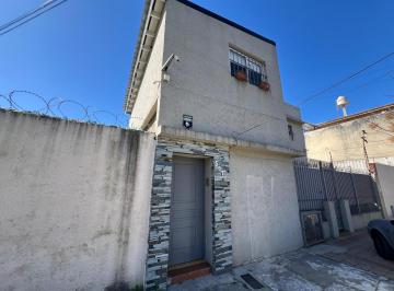 PH · 70m² · 2 Dormitorios · PH Tres Ambientes a La Venta en Wilde