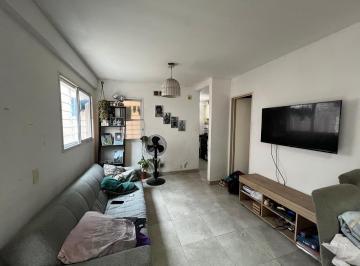 PH · 70m² · 3 Ambientes · 1 Cochera · Departamento PH Tres Ambientes Planta Baja con Cochera en Venta en Bernal