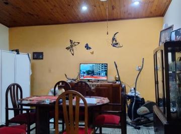 Casa · 60m² · 2 Ambientes · Departamento PH Dos Ambientes a La Venta en Avellaneda