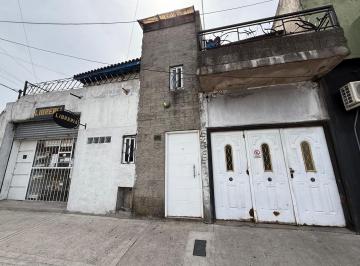 PH · 268m² · 6 Ambientes · 1 Cochera · Propiedad a La Venta PH y Local Comercial en Wilde