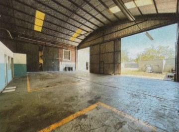 Bodega-Galpón · 374m² · 2 Ambientes · Alquiler - Galpón de 374 m² en Granadero Baigorria
