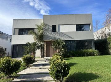 Casa · 350m² · 6 Ambientes · Casa en Venta en Rumenco