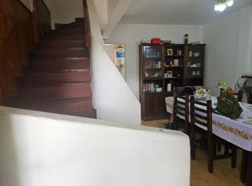 Casa · 61m² · 5 Ambientes · 1 Cochera · Duplex en Venta en Villa Elisa