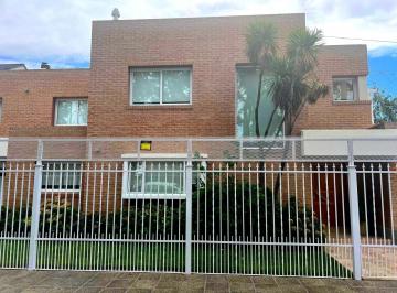 Casa · 340m² · 10 Ambientes · 2 Cocheras · 25 de Mayo 590 - Cipolletti