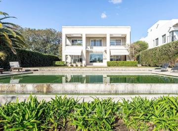 Casa · 360m² · 7 Ambientes · 2 Cocheras · Alquiler Anual a La Laguna en Santa Barbara