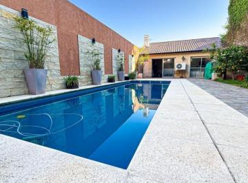 Casa · 327m² · 6 Ambientes · 2 Cocheras · Casa en Venta - 4 Dorm. 3 Baños - 551 m² - Villa Lugano