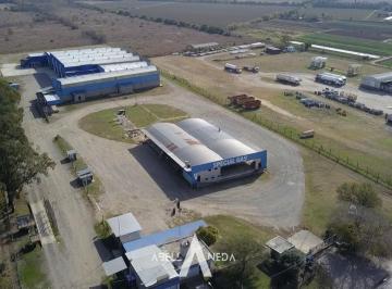 Bodega-Galpón · 6000m² · Complejo Industrial en Villa Esquiu