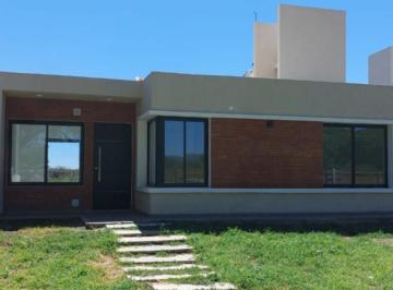 Casa · 77m² · 2 Dormitorios · Casa en Portales del Tala