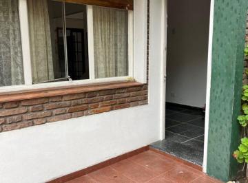 Casa · 160m² · 5 Ambientes · 3 Cocheras · Casa en Alquiler en El Centro de City Bell