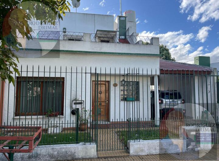 Casa · 5 Ambientes · 1 Cochera