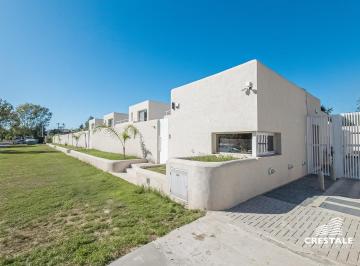 Casa · 216m² · 5 Ambientes · 2 Cocheras · Venta Casa Fisherton